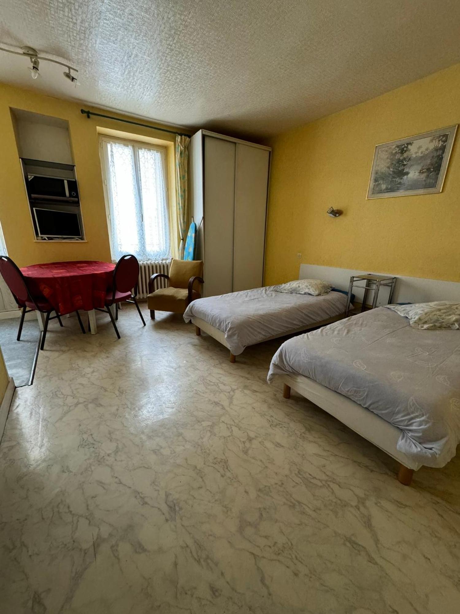 Aquanerius Residence Neris les Bains Bagian luar foto